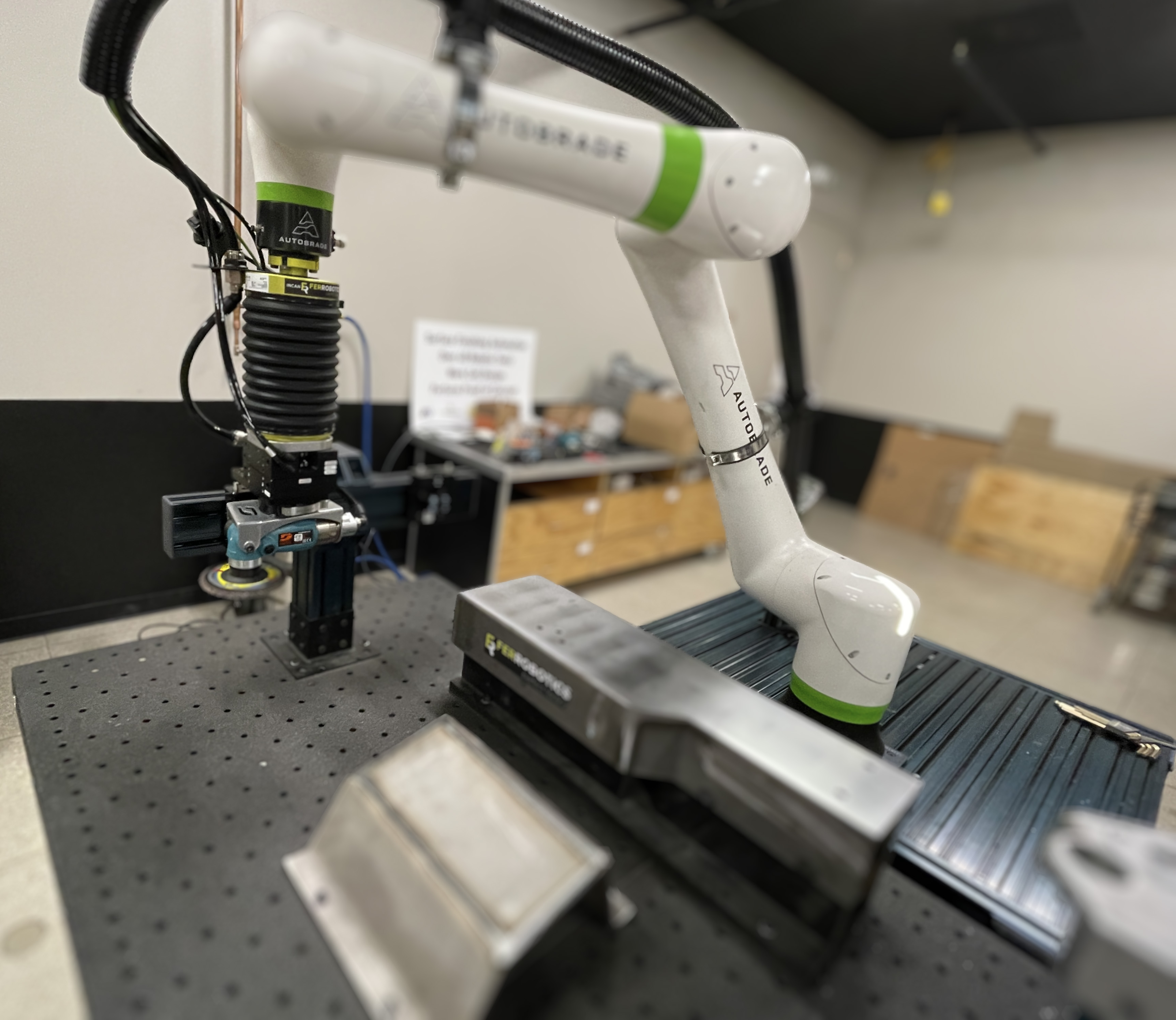 Roboterarm-Schleifmaschine